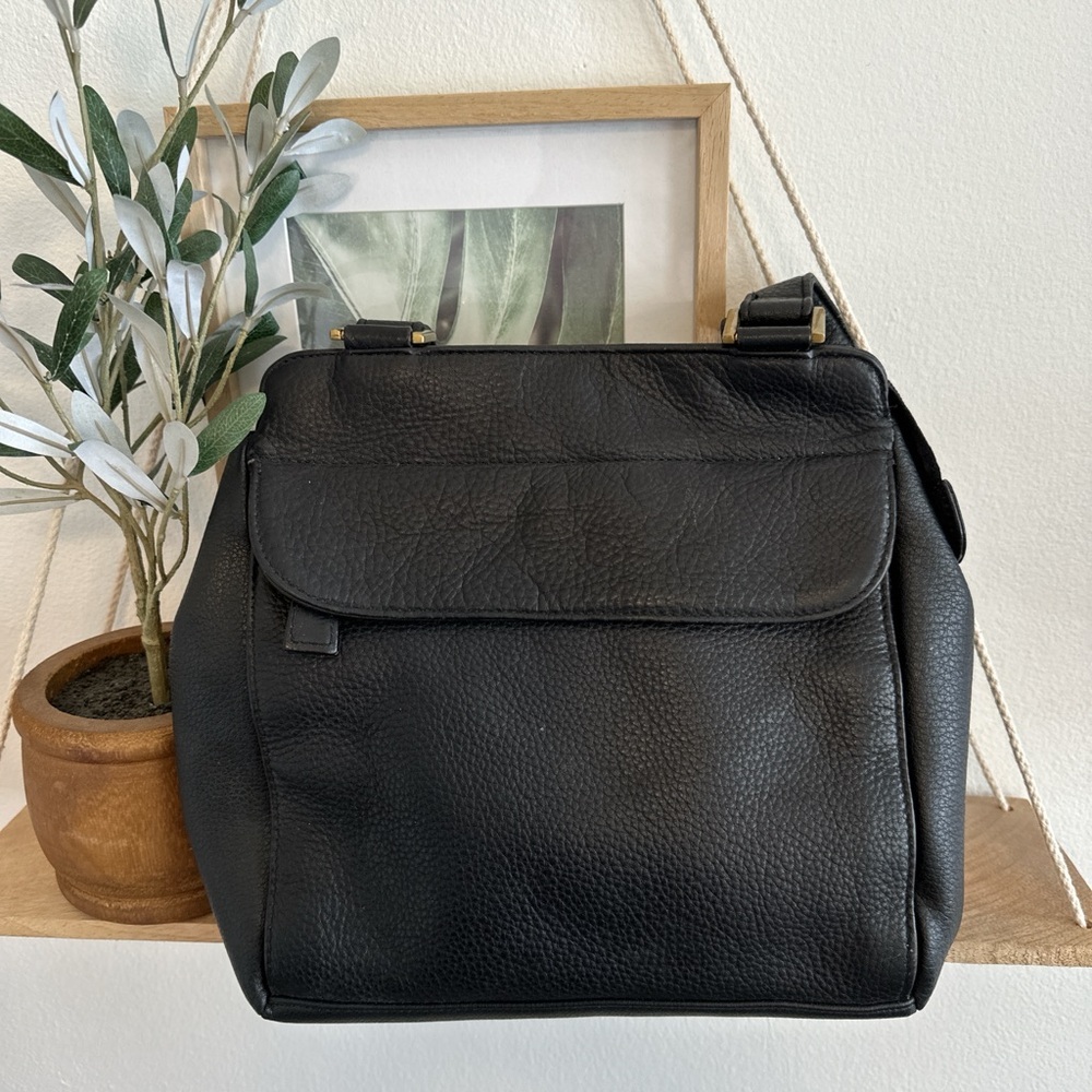 Vintage leather buckle shoulderbag